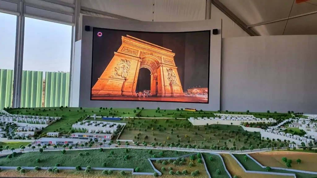 Curved LED Videowall at TRU Reality