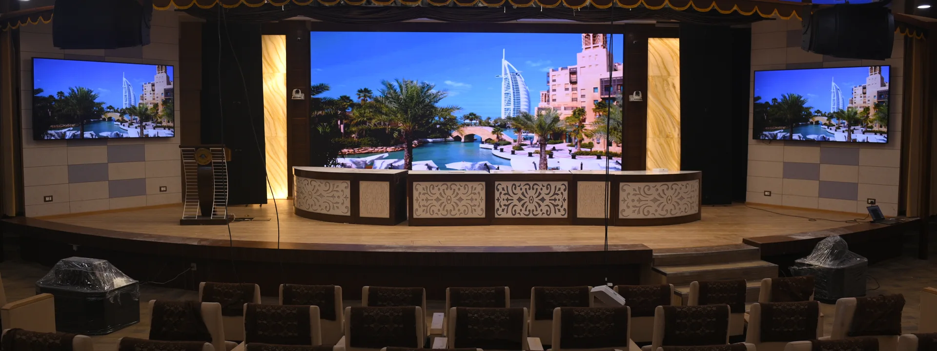 One of India’s Largest Public Sector Banks Transforms Corporate Communications in Auditorium with LIT Series Fine Pitch LED Display LED display case study banner