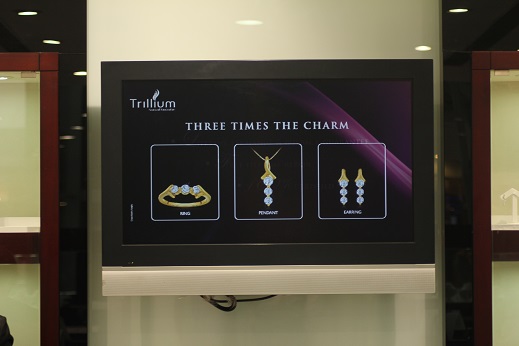 Digital Singage Solutoin to display jewellery for Pure Gold