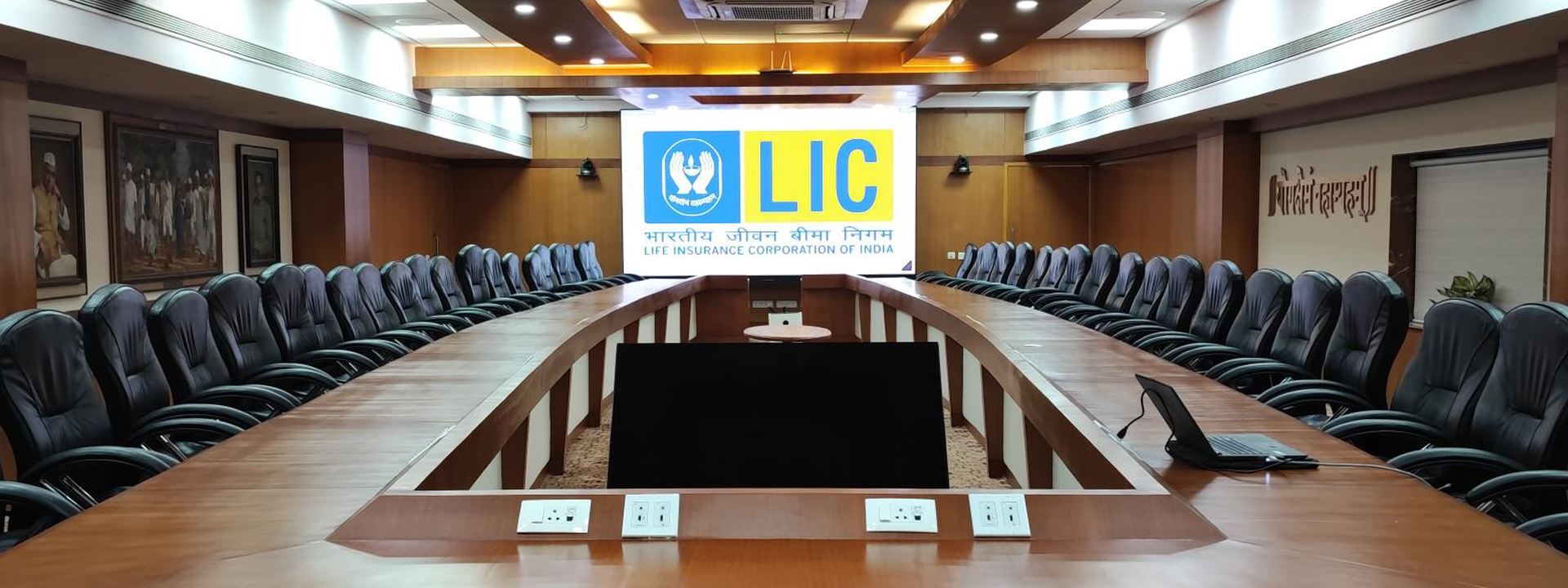 Boardroom Display solution in LIC 