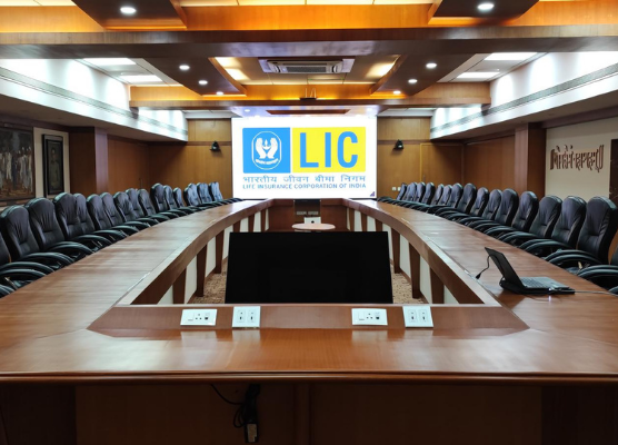Xtreme Media LED Video Wall in LIC Boardroom mobile